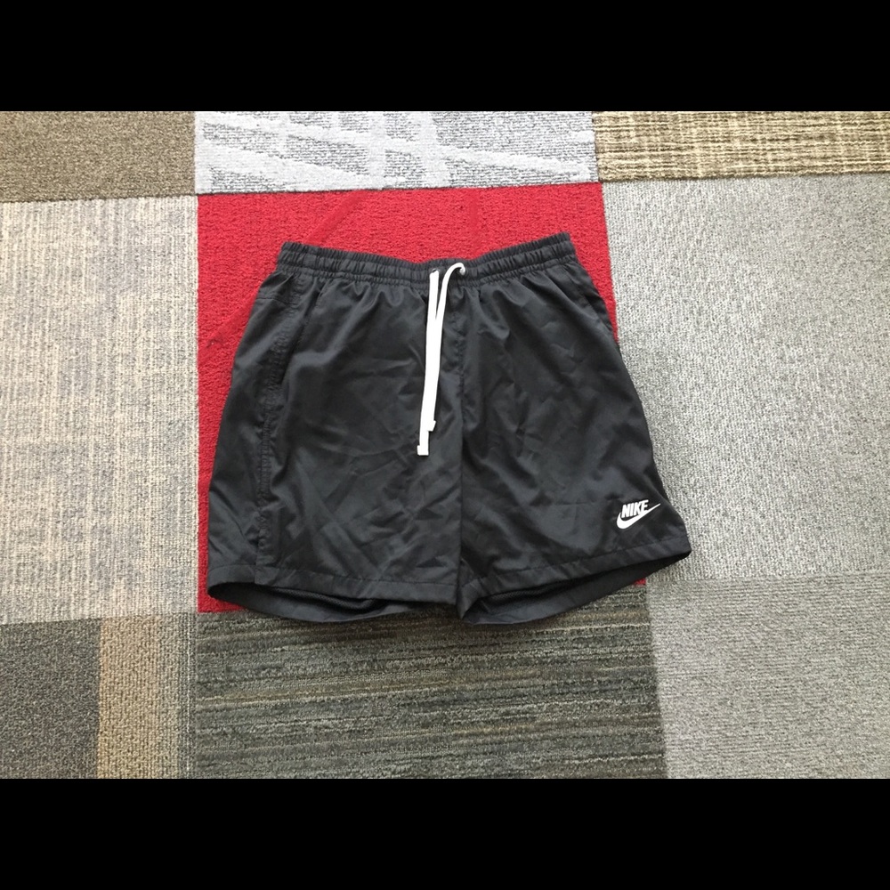 Nike Woven shorts men’s size small